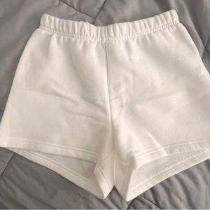 Aritzia TNA perfect High rise 3” sweatshorts